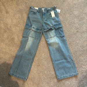 Women’s Forever 21 Cargo Jean Size 26
